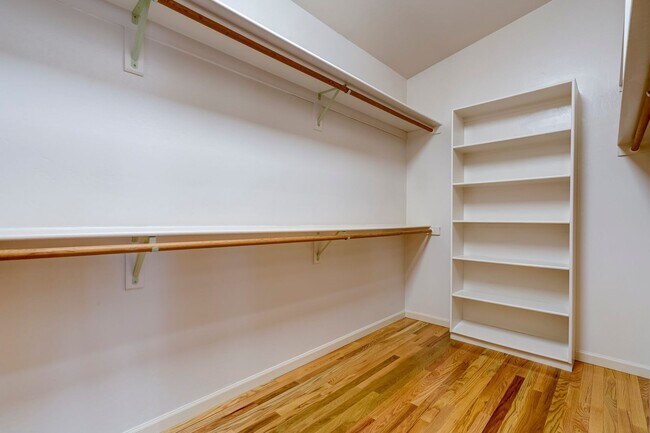 Building Photo - Spacious 3 Bed, 3 Bath Home in Hidden Valley Ranch!