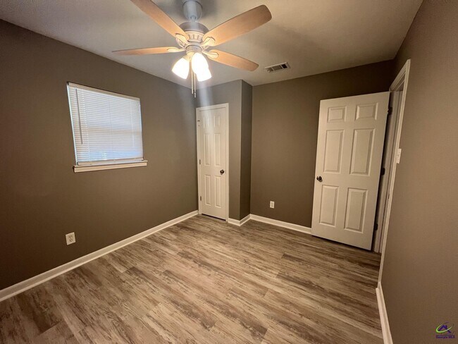 Building Photo - 116 Vickie Dr