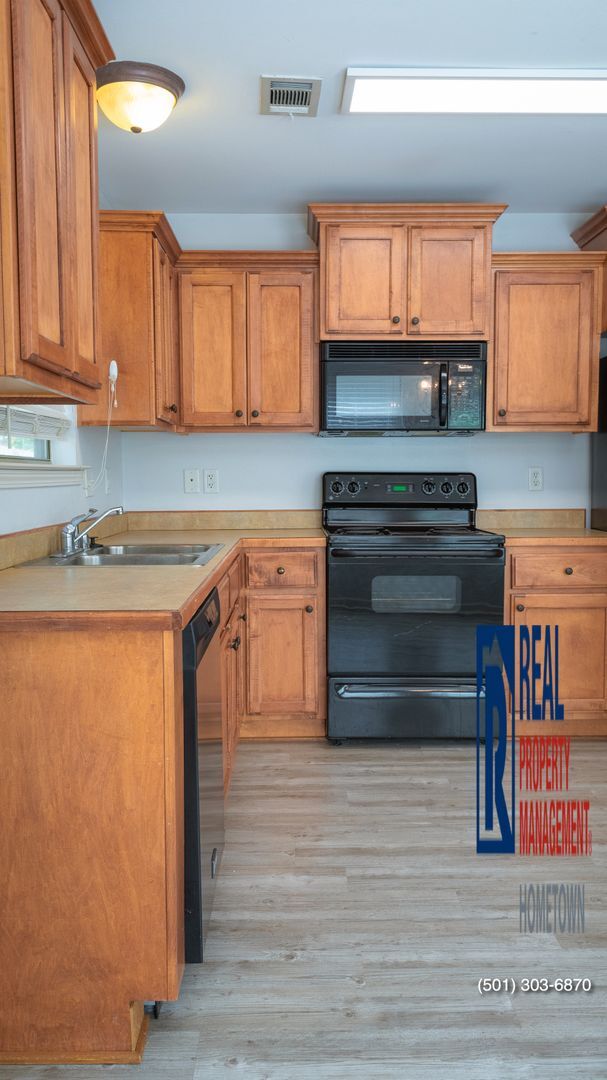 Building Photo - 104 Austin Ln