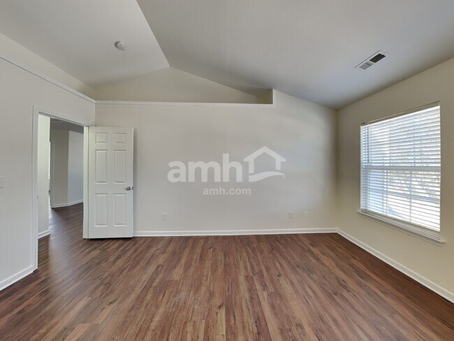 Building Photo - 625 Latimer Way