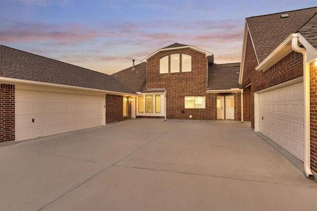 Building Photo - 20806 E Cameron Ridge Dr