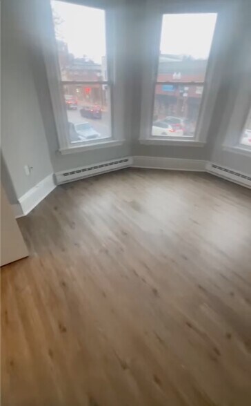 Building Photo - 452 Main St