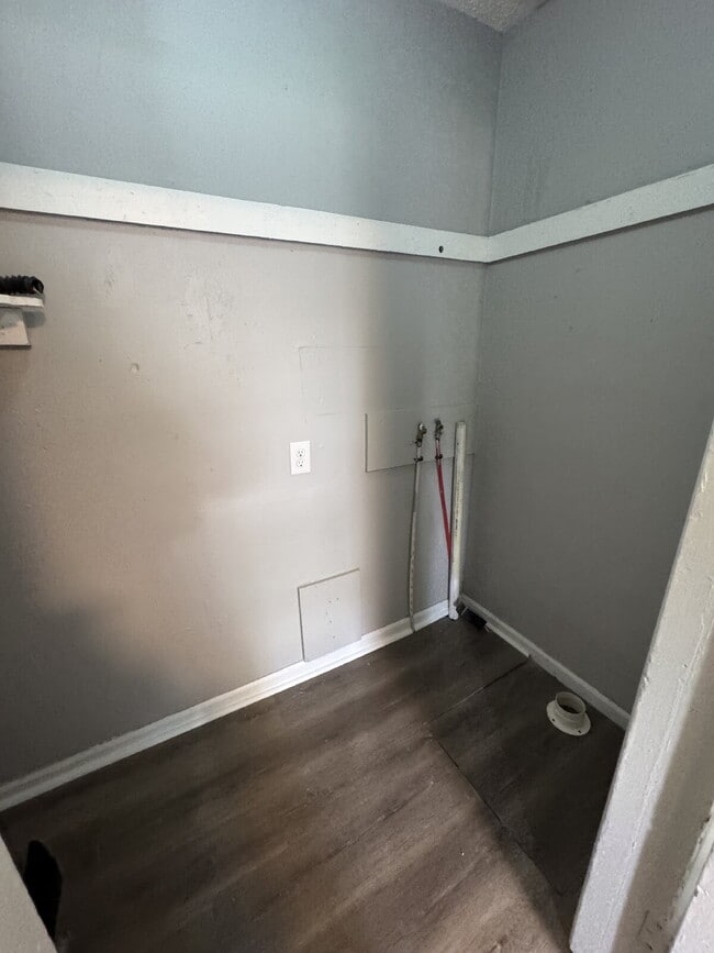 Building Photo - 804 S Terrace Dr