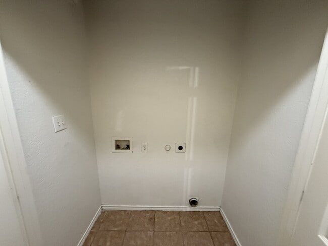 Building Photo - 1245 Redman Ave