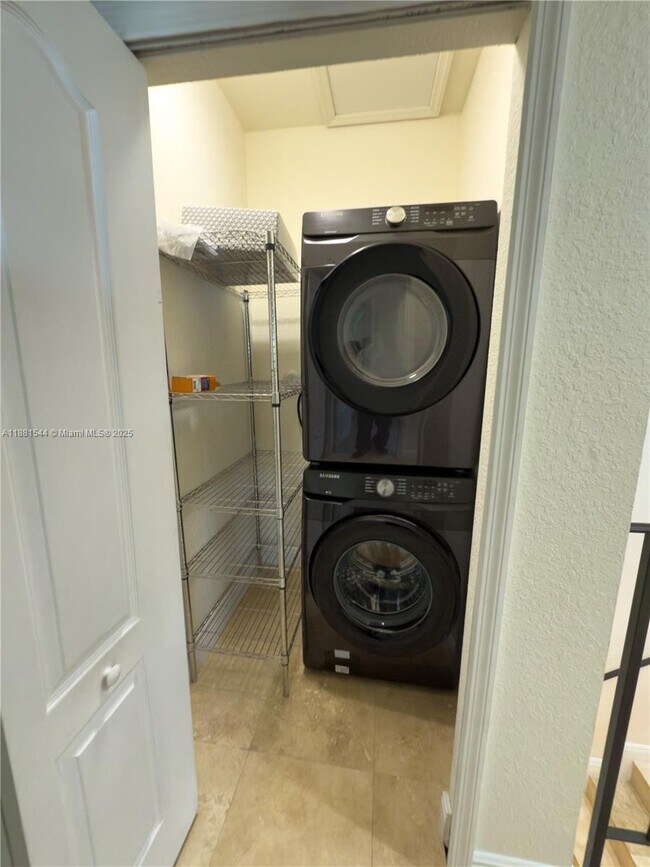 Building Photo - 3022 Indiana St