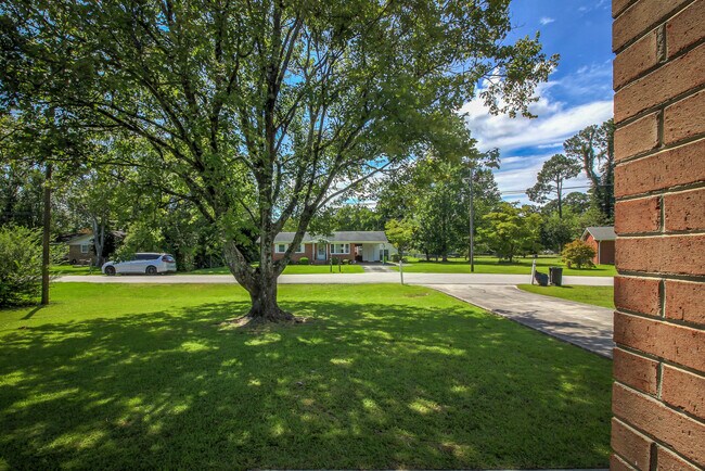 Building Photo - 105 Sandy Ln