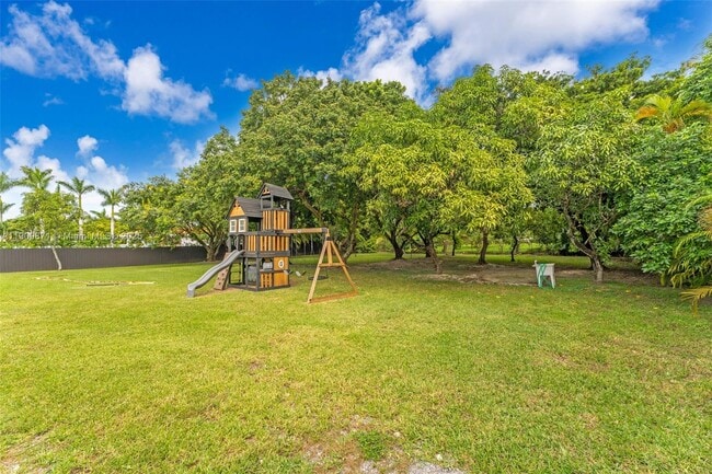 Building Photo - 551 SW 127th Ave