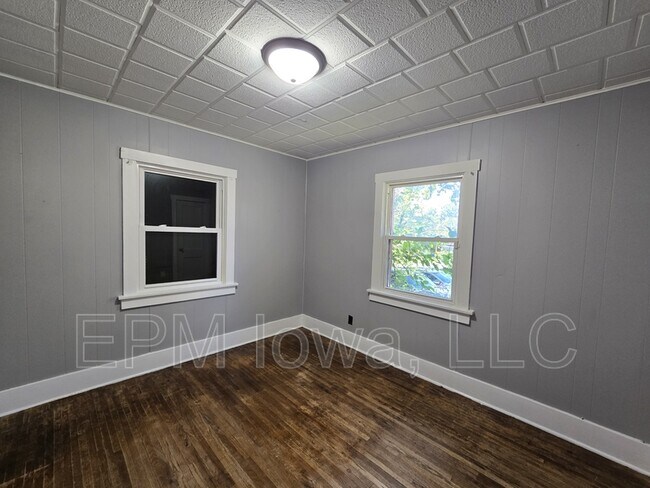 Building Photo - 543 Sumner St