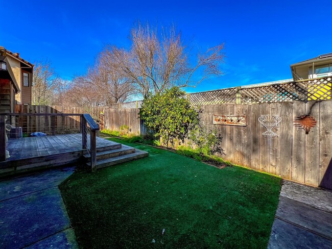 Building Photo - Beautifully Remodeled 2-Bedroom, 2-Bathroom Townhome with Single-Car Garage