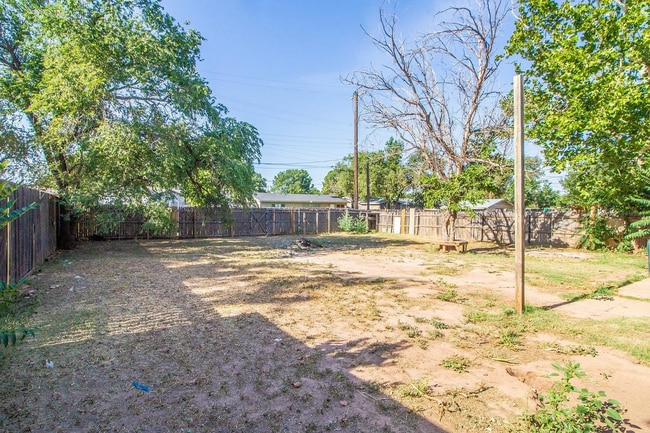 Building Photo - Updated 3 Bedroom Home for Rent in Central...