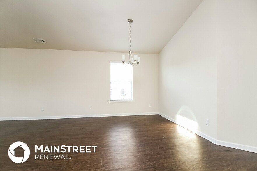 Building Photo - 2613 Stinger Dr