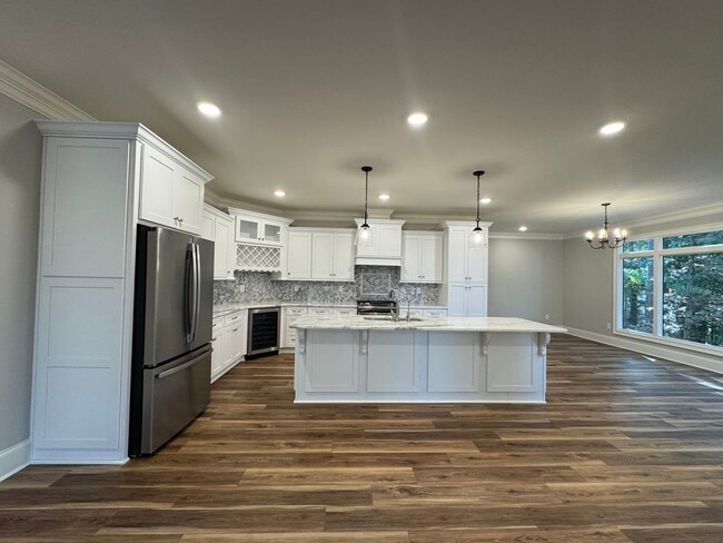 Building Photo - Grandeur Brick 4/3.5 with Bonus Room in Th...