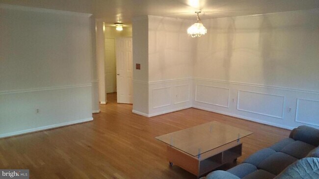 Building Photo - 618 N Tazewell St