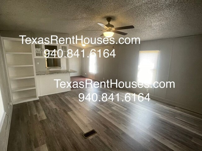 Building Photo - Newly Remodeled 3/2 Home Available NOW!