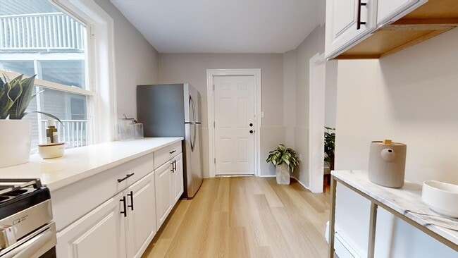 Building Photo - 227 R Western Ave