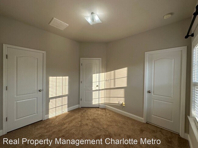 Building Photo - 2 br, 2.5 bath House - 1122 Dean Hall Lane