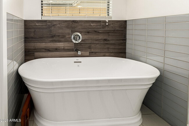 Building Photo - 1831 E Montecito Ave