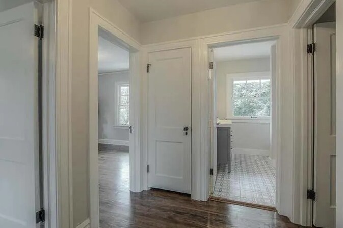 Building Photo - 36 W 58th St