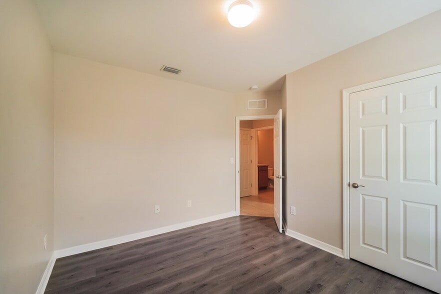 Building Photo - 627 SW 27th Terrace