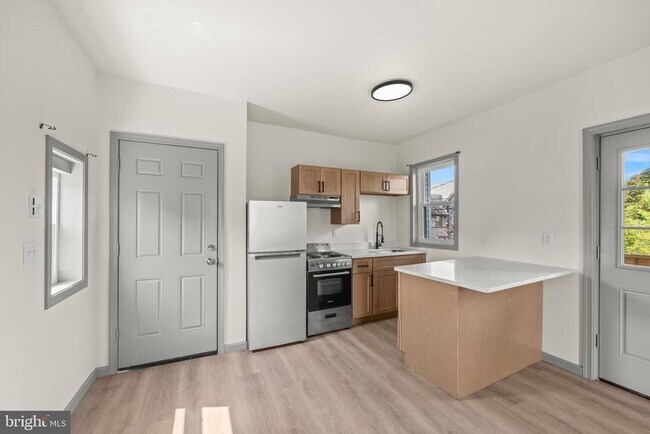 Building Photo - 531 Walton St
