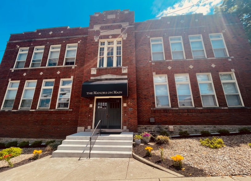 Primary Photo - Manors on Main