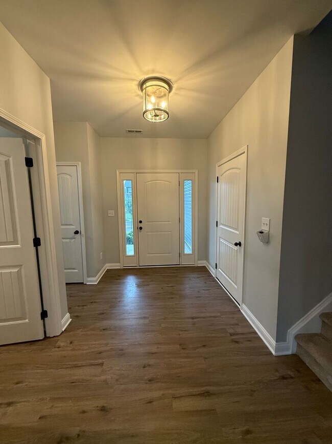 Building Photo - **For Rent: Gorgeous 4 Bed, 2.5 Bath Home ...
