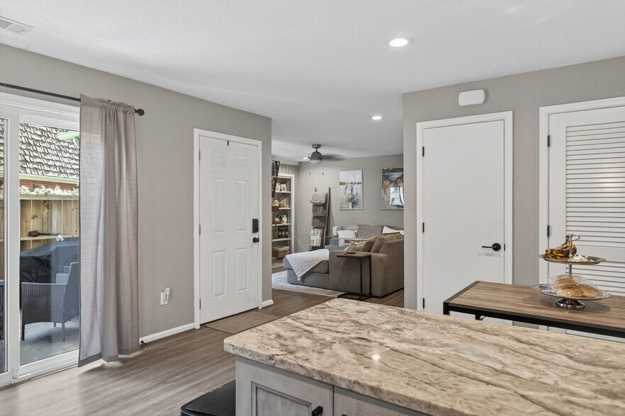Building Photo - 1737 Ocean Bay Dr