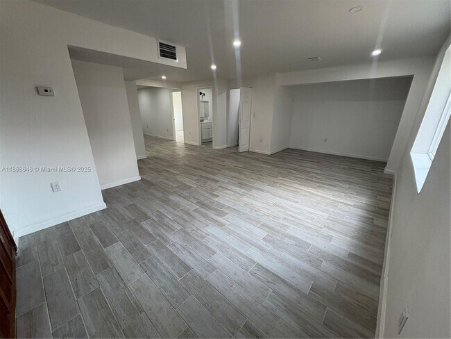 Building Photo - 3291 SW 25th St