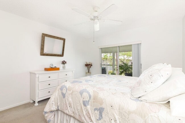 Building Photo - 18081 SE Country Club Dr