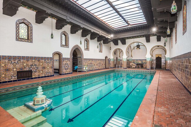 Building Photo - 875 Sand Point Rd