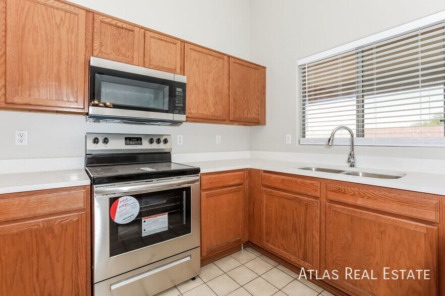 Building Photo - 11018 W Mountain View Dr