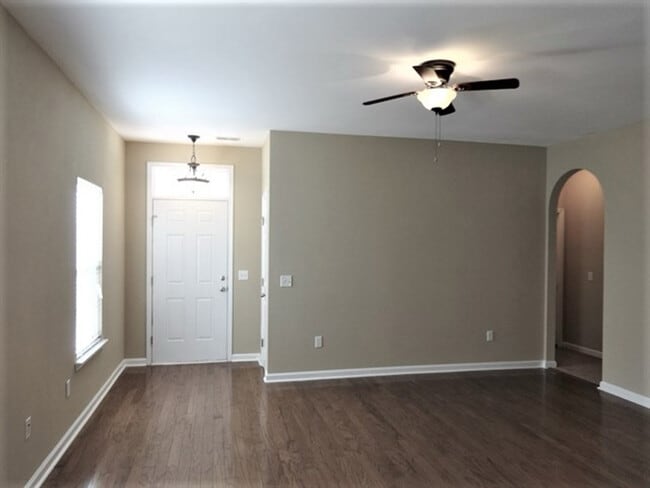 Building Photo - 9 Hartland Ct