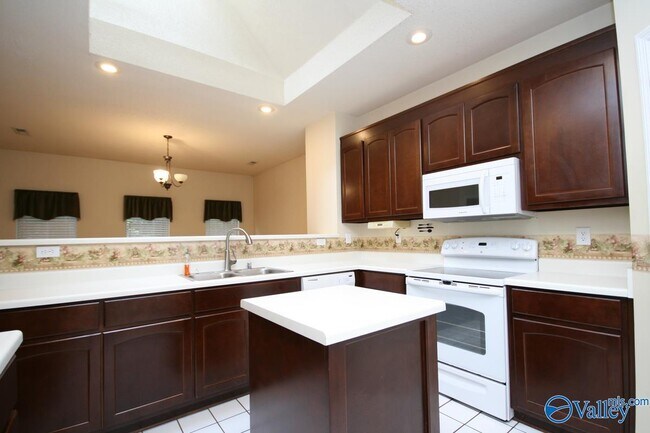 Building Photo - 215 River Oaks Dr