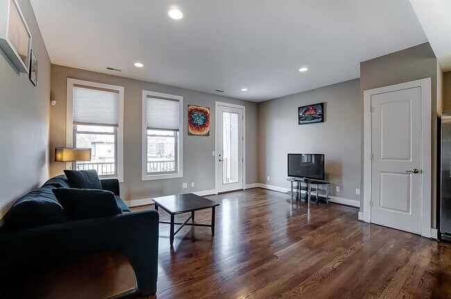 Building Photo - 438 Northern Ave