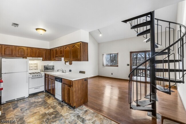 Building Photo - 2 Squaw Valley Ct