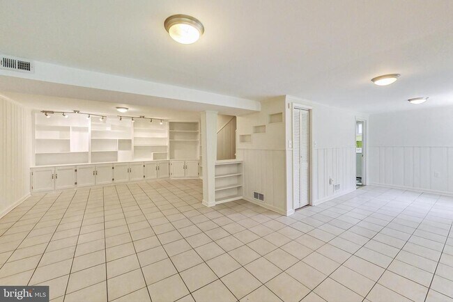 Building Photo - 4112 Spruell Dr