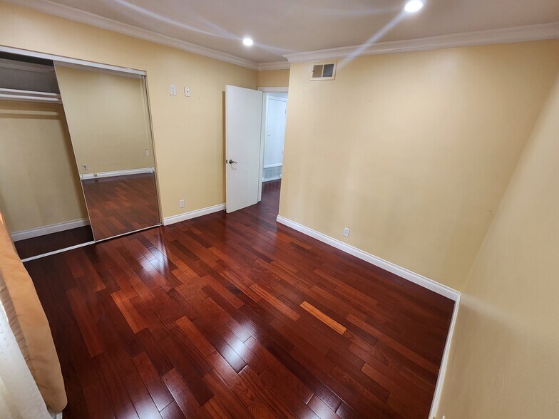 Building Photo - 16331 Shamhart Dr