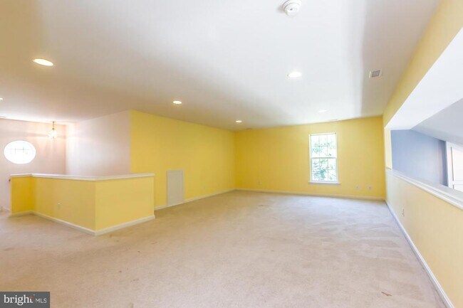 Building Photo - 684 Churchill Rd