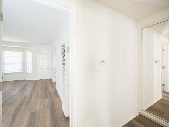 Interior Photo - 820-830 1/2 S. Serrano Ave