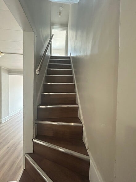 Building Photo - 1045 Fehrs Ct