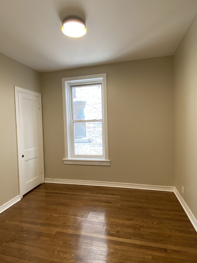 Building Photo - 3749 W Wrightwood Ave