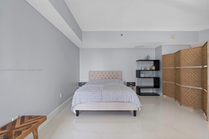 Building Photo - 475 Brickell Ave