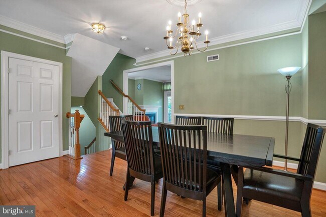 Building Photo - 12410 Meadow Field Dr