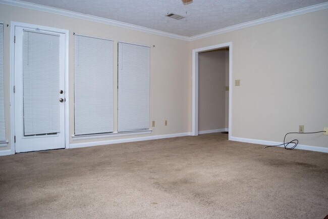 Building Photo - 1615 Woodmere Loop