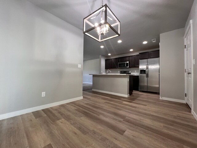 Building Photo - 10042 W Smoke Ranch Dr