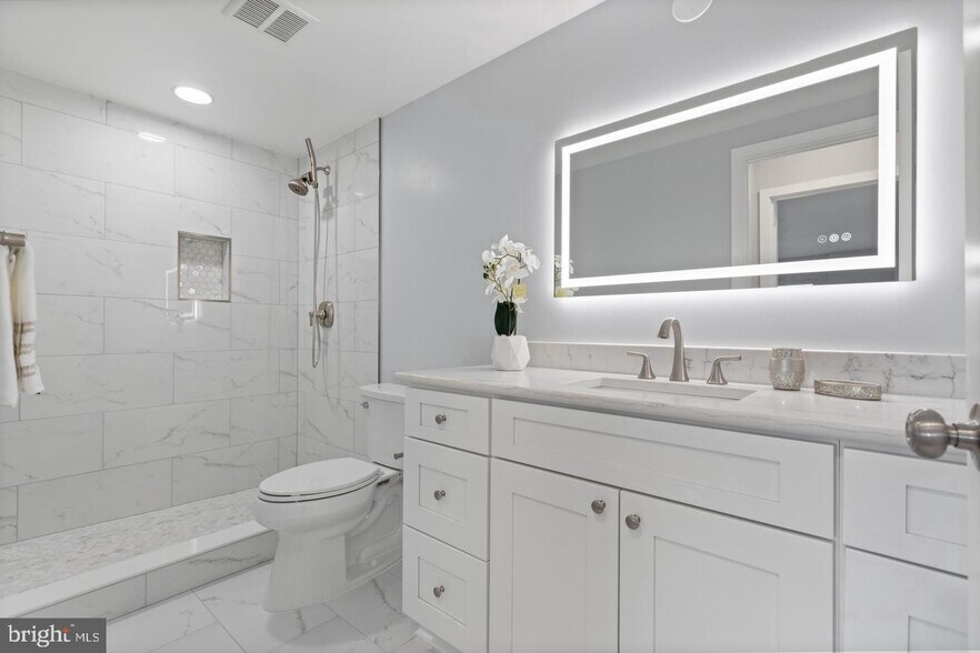 Bathroom - 8370 Greensboro Dr