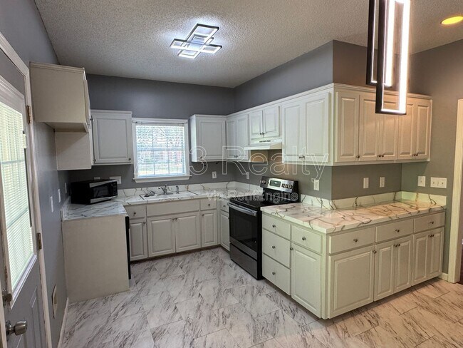 Building Photo - 6272 Deerwood Dr