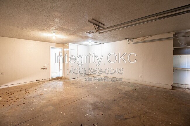 Building Photo - 4101 SE 45th St