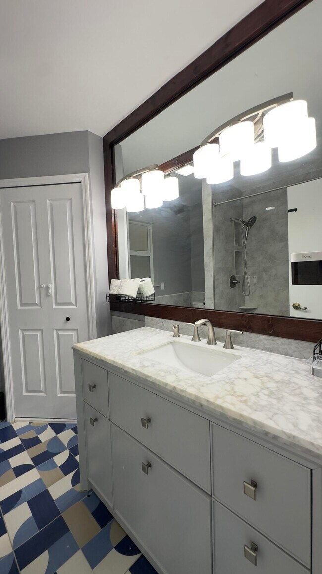 Building Photo - 12157 Sycamore Ln