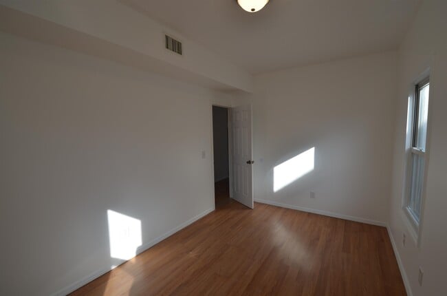 Building Photo - 211 Duncan Ave